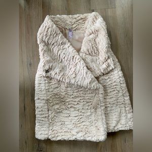 BRAND NEW ALYA SOFT FUZZY VEST. Size small. no tags. Brand new condition.